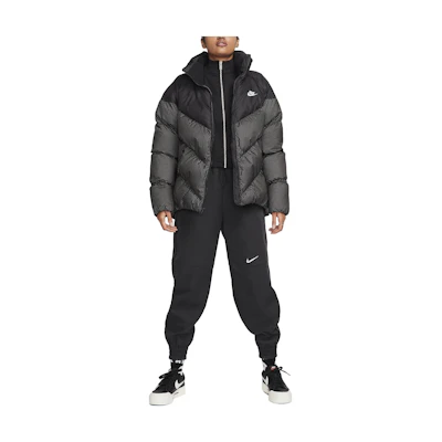 (Women) Nike Therma-FIT Loose Puffer Jacket Women’s Black Checkered Zip-Up. FB8788-010