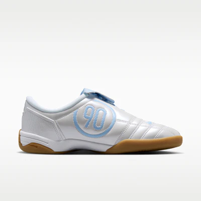 (W) Nike Total 90 SE 白色/淺棕/黑色/氫藍 IO2389-101 Lookbook (W) Nike Total 90 SE 白色/淺棕/黑色/氫藍 IO2389-101