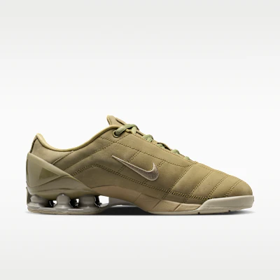 (W) Nike Total 90 Shox Magia Oliva Neutral/Oliva Mate/Piedra/Plata Metálica IO9934-200 Lookbook (W) Nike Total 90 Shox Magia Oliva Neutral/Oliva Mate/Piedra/Plata Metálica IO9934-200
