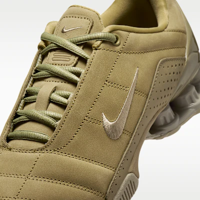 (W) Nike Total 90 Shox Magia Oliva Neutral/Oliva Mate/Piedra/Plata Metálica IO9934-200 Sizing (W) Nike Total 90 Shox Magia Oliva Neutral/Oliva Mate/Piedra/Plata Metálica IO9934-200