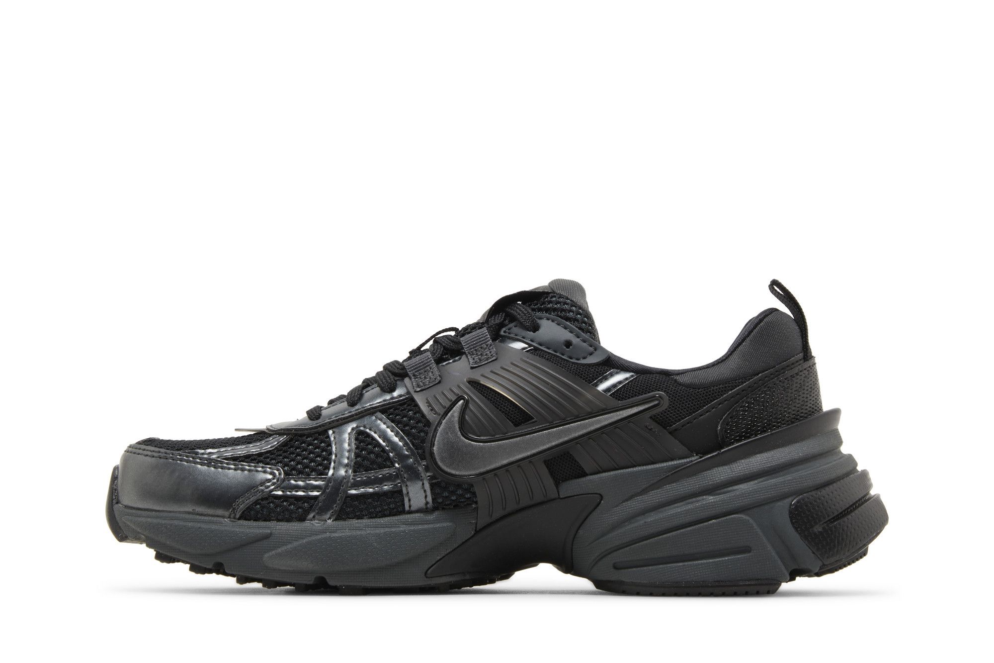 Shop Nike V2K Run 減震耐磨 低筒 跑步鞋 女款 黑色