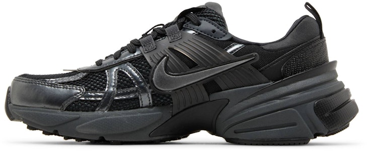 (W) 耐克 V2K 跑步鞋 '黑色炭灰' FD0736-001 Lookbook (W) 耐克 V2K 跑步鞋 '黑色炭灰' FD0736-001