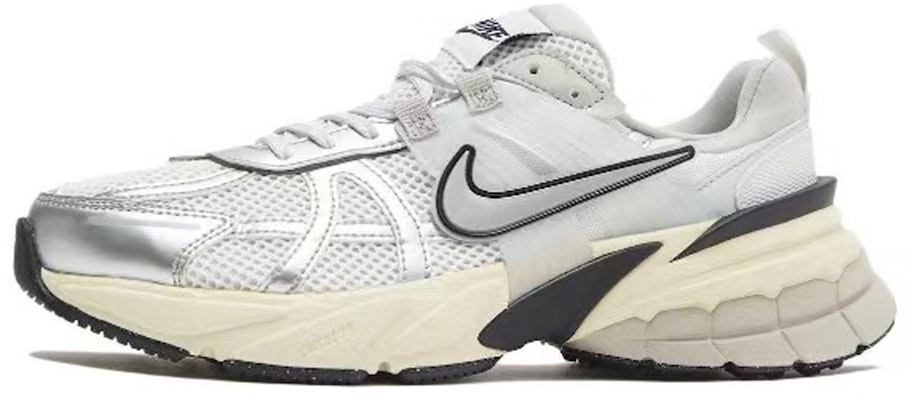 (W) Nike V2K Run 'Retro Wasteland Manufaktur Tangan Mahkota Dekonstruksi' FD0736-100-471126 Sizing (W) Nike V2K Run 'Retro Wasteland Manufaktur Tangan Mahkota Dekonstruksi' FD0736-100-471126