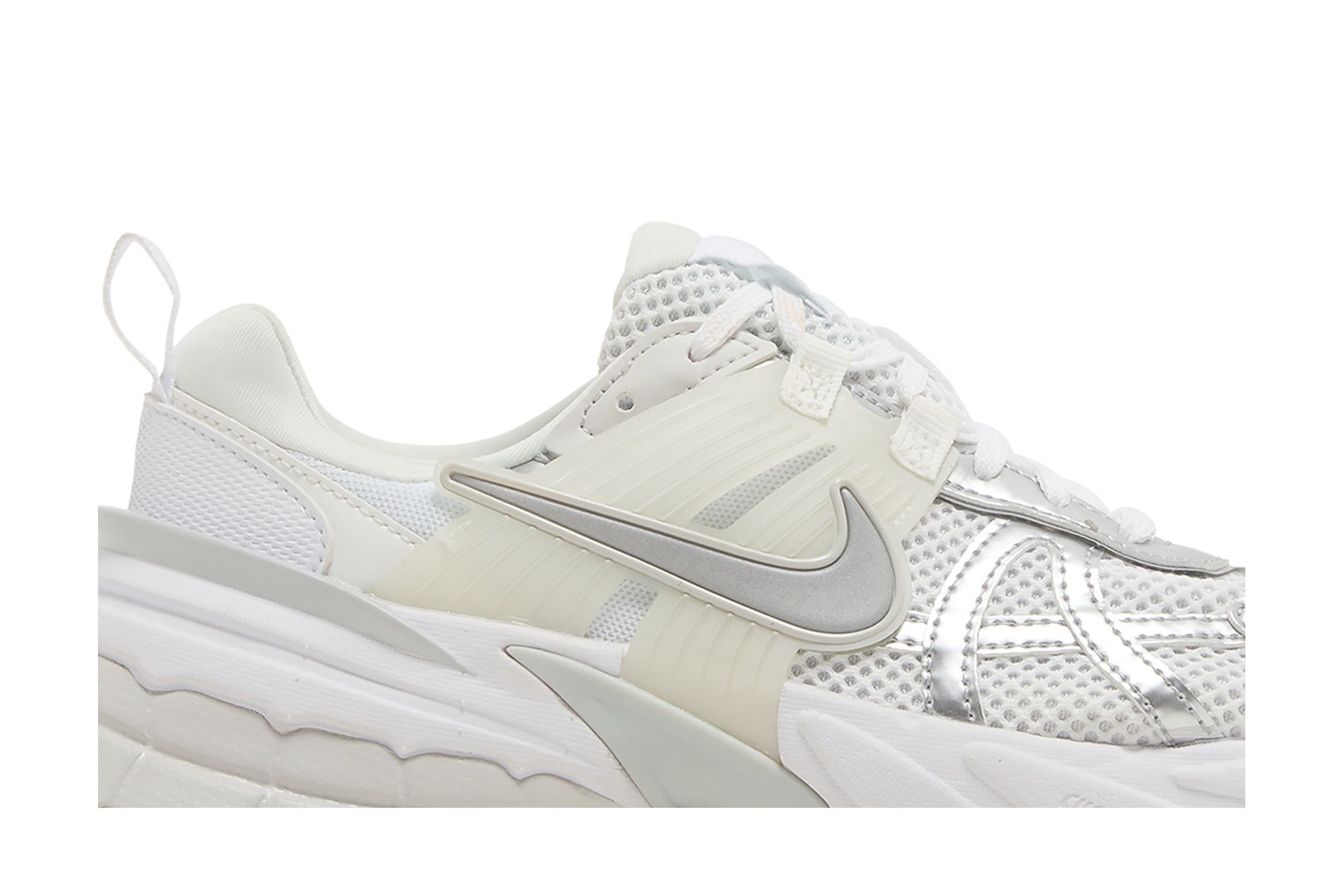 Shop （女鞋）Nike V2K Run '金屬銀' FD0736-104