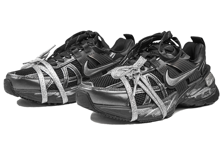 Shop 【定制球鞋】 Nike V2K Run RISK武士 禮盒 減震耐磨 低幫 跑步鞋 女款 黑銀