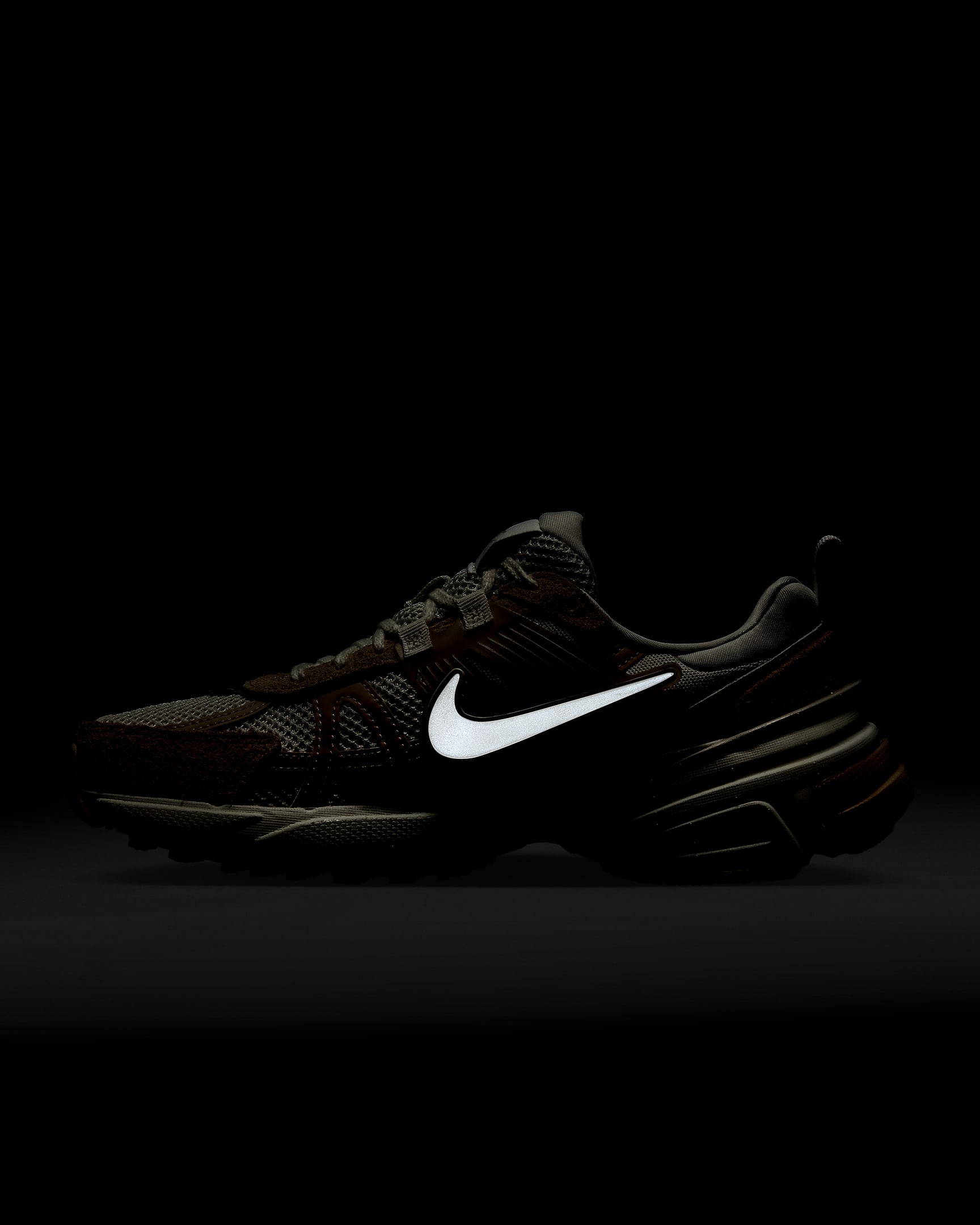 (W) Nike V2K Run 'Sail Sandrift Phantom' 圖 10