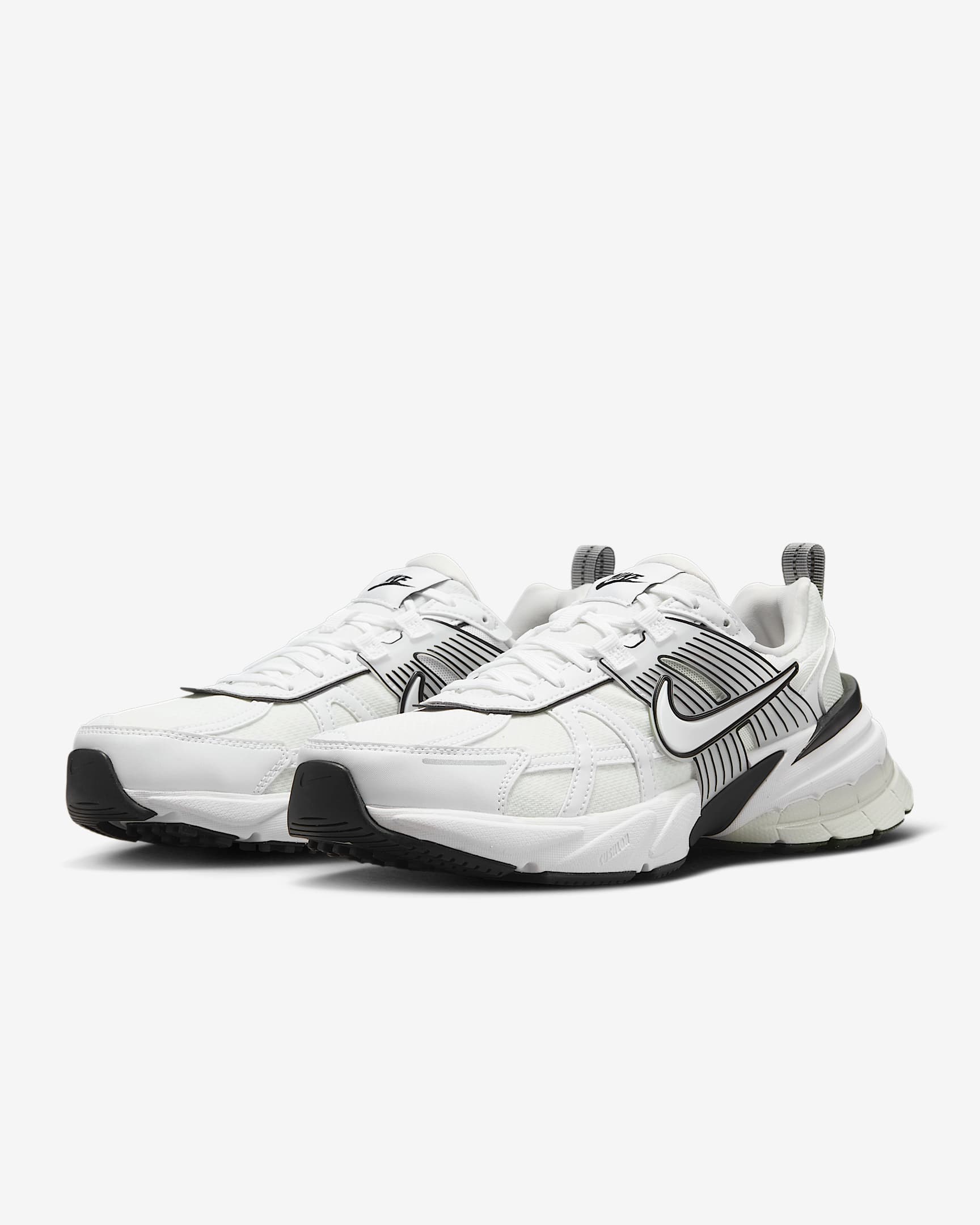 Details for 女款 Nike V2K 跑步鞋 HF5342-100