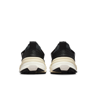 Sizing (W) 耐克 V2K 跑鞋 黑色/金属银/米黄色/黑色 FD0736-012