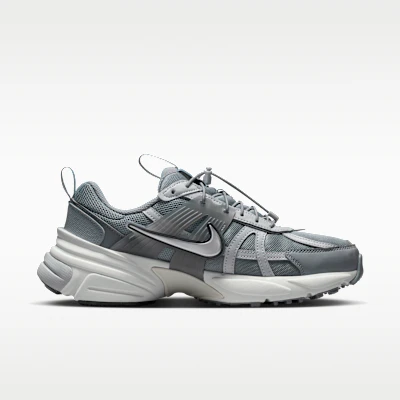 (W) Nike V2K Run Gris Cool/Gris Lobo/Polvo Fotón/Plateado Metálico IH0388-002 Lookbook (W) Nike V2K Run Gris Cool/Gris Lobo/Polvo Fotón/Plateado Metálico IH0388-002