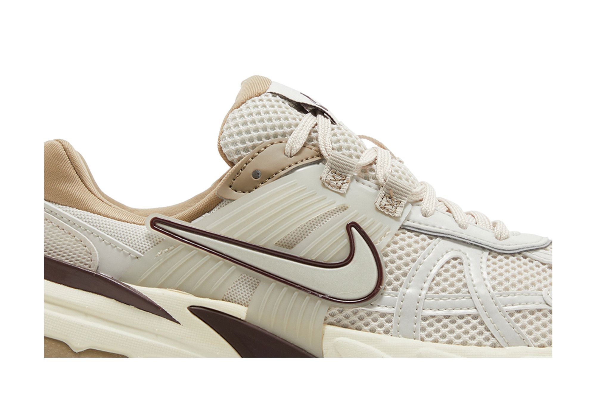Lookbook (Women) Nike V2K Run Light 'Orewood Brown' FD0736-103