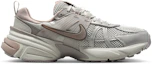 Lookbook (W) 耐克 V2K 跑鞋 浅骨色/学院灰/麦芽色 FD0736-011
