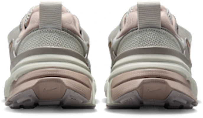 (W) 耐克 V2K 跑鞋 浅骨色/学院灰/麦芽色 FD0736-011 Details for (W) 耐克 V2K 跑鞋 浅骨色/学院灰/麦芽色 FD0736-011