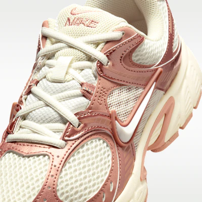 (W) Nike V5 Runner Sail/Oro Rosa/Leche de Coco/Sail IQ9426-133 Sizing (W) Nike V5 Runner Sail/Oro Rosa/Leche de Coco/Sail IQ9426-133