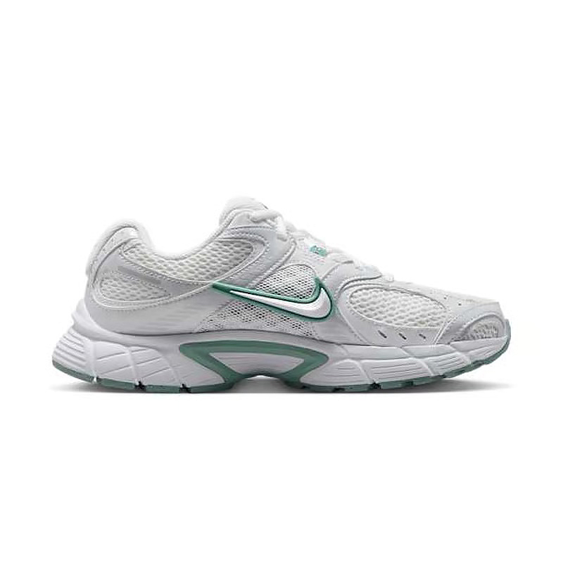 Shop (W) Nike V5 跑步運動鞋 HQ7901-106