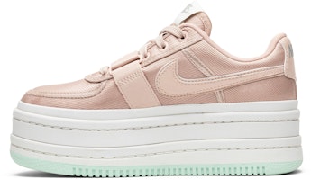 耐吉Air Vandal 2K粒子米低帮板鞋女款粉白 W Lookbook 耐吉Air Vandal 2K粒子米低帮板鞋女款粉白 W