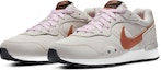 Lookbook (Women) Nike Venture Runner /Orange 'Grey' CK2948-102