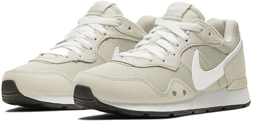 (W) Nike Venture Runner 'Light Bone' Zapatillas Retro Running. CK2948-002 Lookbook (W) Nike Venture Runner 'Light Bone' Zapatillas Retro Running. CK2948-002
