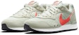 (W) Nike Venture Runner 'Light Bone Magic Ember' - Tulang Cerah & Ember Ajaib CK2948-005