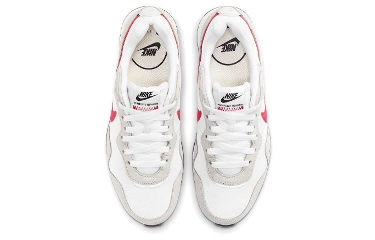 Shop Nike Venture Runner 低幫 跑步鞋 女款 白紅