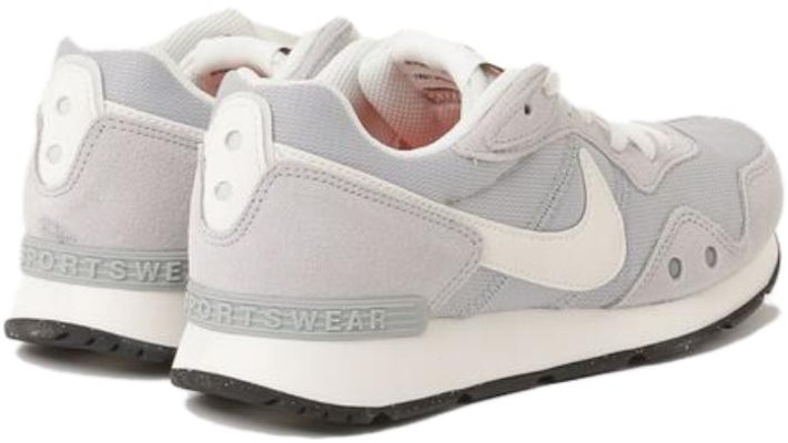 Nike Venture Runner 圓頭舒適 防滑耐磨 低幫 跑步鞋 女款 白色 Lookbook Nike Venture Runner 圓頭舒適 防滑耐磨 低幫 跑步鞋 女款 白色