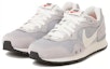 Shop Nike Venture Runner 圓頭舒適 防滑耐磨 低幫 跑步鞋 女款 白色