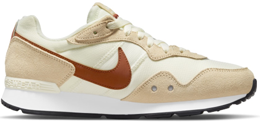 (女款)Nike Venture Runner 寬楦版‘椰奶白’ DM8454-105 Order (女款)Nike Venture Runner 寬楦版‘椰奶白’ DM8454-105