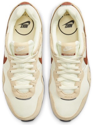 (女款)Nike Venture Runner 寬楦版‘椰奶白’ DM8454-105 Shop (女款)Nike Venture Runner 寬楦版‘椰奶白’ DM8454-105