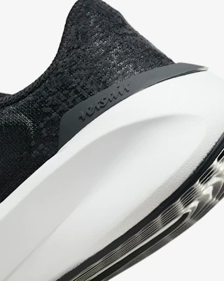 (W) Nike Versair ''Zwart Summit Wit'' DZ3547-001 1
