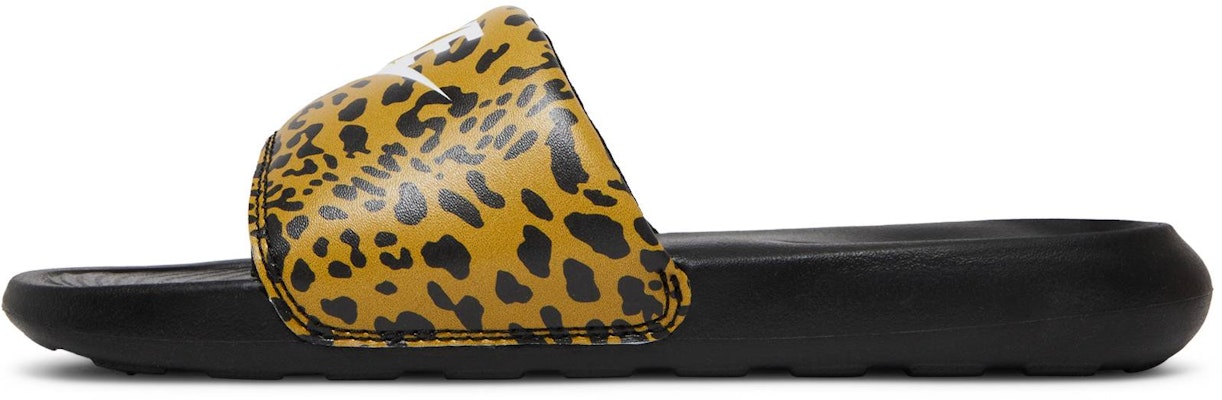 (W) Nike Victori One Slide Bercetak 'Cetakan Cheetah' CN9676-700 Lookbook (W) Nike Victori One Slide Bercetak 'Cetakan Cheetah' CN9676-700