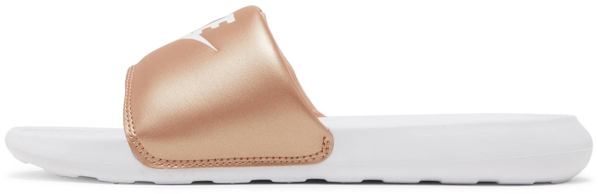 Nike Victori One 潮流運動休閒拖鞋 女款 白金 Lookbook Nike Victori One 潮流運動休閒拖鞋 女款 白金