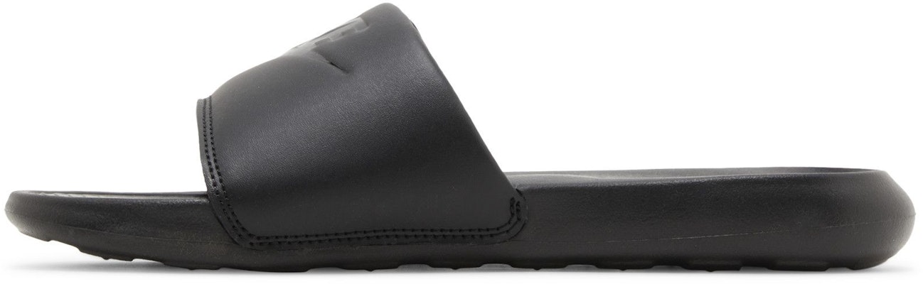 (W) Nike Victori One Slide 'Triple Black' Sandal Hitam Telurui CN9677-004 Lookbook (W) Nike Victori One Slide 'Triple Black' Sandal Hitam Telurui CN9677-004
