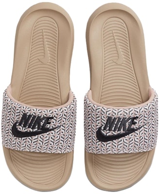 (W) 나이키 빅토리 원 슬라이드 '승리의 단결' (Nike Bigtoli Won Seullaideu 'Seungriui Dangyeol') FB2558-200 Shop (W) 나이키 빅토리 원 슬라이드 '승리의 단결' (Nike Bigtoli Won Seullaideu 'Seungriui Dangyeol') FB2558-200