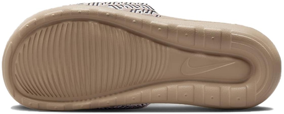 (女性)Nike Victori One 拖鞋「United in Victory」FB2558-200 Purchase (女性)Nike Victori One 拖鞋「United in Victory」FB2558-200