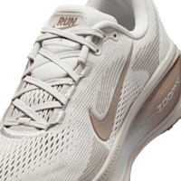Sizing (W) Nike Vomero 18 Zapatillas Running HM6804-003