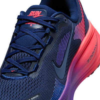 Sizing (W) Nike Vomero 18 Obsidian/Purple Dynasty/Flash Crimson/Obsidian IR0784-451