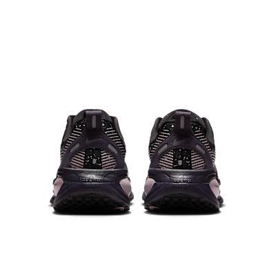 Details for (W) Nike Vomero 18 SE Negro/Púrpura Cueva/Gris Ceniza/Gris Oscuro Metálico HV1779-001