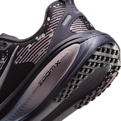 Cheap (W) Nike Vomero 18 SE Negro/Púrpura Cueva/Gris Ceniza/Gris Oscuro Metálico HV1779-001