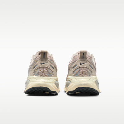 Details for (Women) Nike Vomero 18 SE Cream 2/Coconut Milk/Light Smoke Gray/Metallic Gold Grain IF4463-200