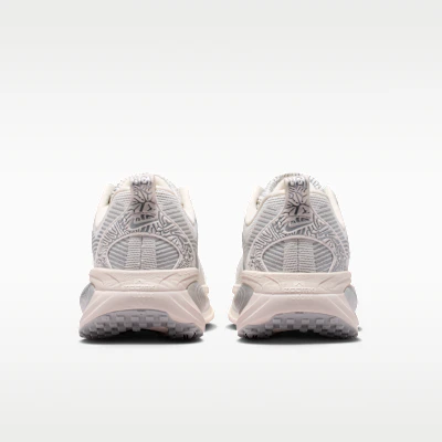 (W) Nike Vomero 18 SE Phantom/Grijs Fog/Metallic Zilver/Summit Wit IM8330-001 Details for (W) Nike Vomero 18 SE Phantom/Grijs Fog/Metallic Zilver/Summit Wit IM8330-001
