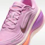 Sizing (W) Nike Vomero Plus Magenta Claro/Espuma Rosada/Violeta Brillante/Negro HV8154-503