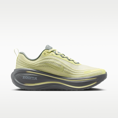 Lookbook (W) Nike Vomero Plus SE Lifeline/Smoke Grau/Bust Grau/Lifeline IQ3440-751