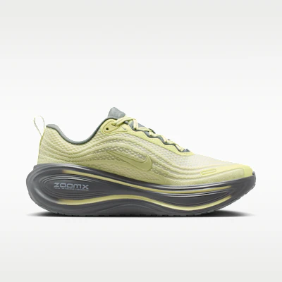 (W) Nike Vomero Plus SE Lifeline/Smoke Grau/Bust Grau/Lifeline IQ3440-751 Lookbook (W) Nike Vomero Plus SE Lifeline/Smoke Grau/Bust Grau/Lifeline IQ3440-751