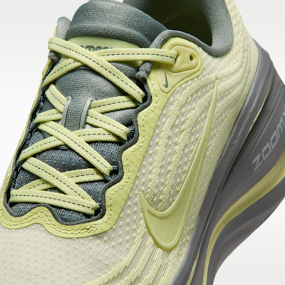 Sizing (W) Nike Vomero Plus SE Lifeline/Smoke Grau/Bust Grau/Lifeline IQ3440-751