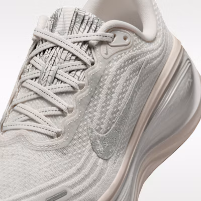 (W) Nike Vomero Plus SE 幻影灰霧淡煙灰峰白 全天候跑鞋 IM8331-001 Sizing (W) Nike Vomero Plus SE 幻影灰霧淡煙灰峰白 全天候跑鞋 IM8331-001