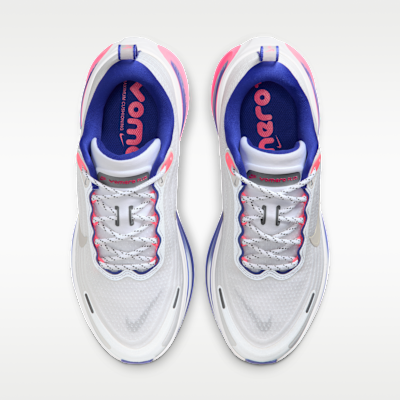 Shop (W) Nike Vomero Plus SE Bianco/Concord/Rosa Hyper/Argento Metallizzato IR5893-100