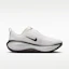 Lookbook (W) Nike Vomero Plus Blanco Summit/Plata Metálica/Burdeos Ash/Volt Suave IR7597-170