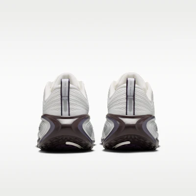 (W) Nike Vomero Plus Blanco Summit/Plata Metálica/Burdeos Ash/Volt Suave IR7597-170 Details for (W) Nike Vomero Plus Blanco Summit/Plata Metálica/Burdeos Ash/Volt Suave IR7597-170