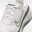 Sizing (W) Nike Vomero Plus Blanco Summit/Plata Metálica/Burdeos Ash/Volt Suave IR7597-170