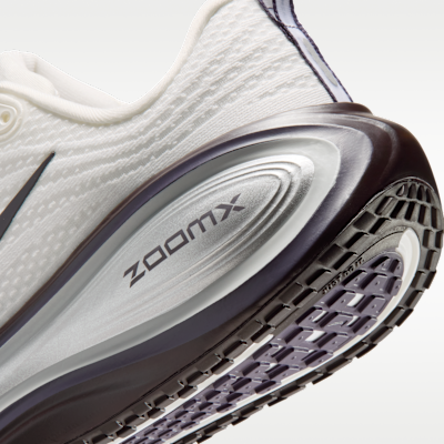 Cheap (W) Nike Vomero Plus Blanco Summit/Plata Metálica/Burdeos Ash/Volt Suave IR7597-170