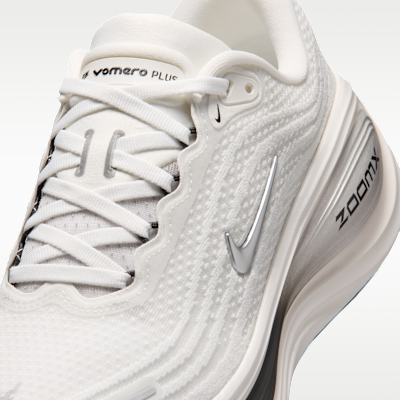 Sizing (W) Nike Vomero Plus Putih Summit/Sale/Anthracite/Perak Metalik IO9916-101